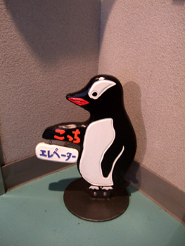 �y���M����