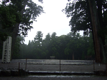 �ɐ��_�{�@�O�{