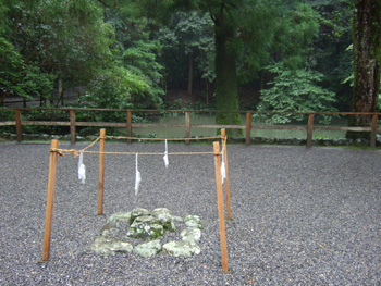 �ɐ��_�{�@�O�{