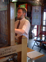 �J������